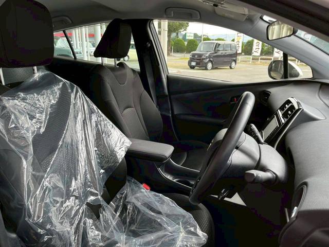 プリウス Ｓ　ナビ　ＥＴＣ　突被害軽減ブレーキ　クルーズコントロール　純正アルミホイール　電子パーキング　オートライト　スマートキー　ステアリングスイッチ　オートハイビーム　横滑り防止機能　オートエアコン（22枚目）