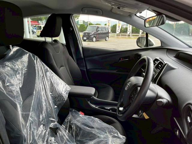 プリウス Ｓ　ナビ　ＥＴＣ　突被害軽減ブレーキ　クルーズコントロール　純正アルミホイール　電子パーキング　オートライト　スマートキー　ステアリングスイッチ　オートハイビーム　横滑り防止機能　オートエアコン（23枚目）