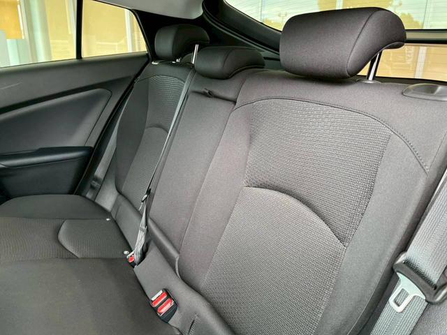 プリウス Ｓ　ナビ　ＥＴＣ　突被害軽減ブレーキ　クルーズコントロール　純正アルミホイール　電子パーキング　オートライト　スマートキー　ステアリングスイッチ　オートハイビーム　横滑り防止機能　オートエアコン（25枚目）