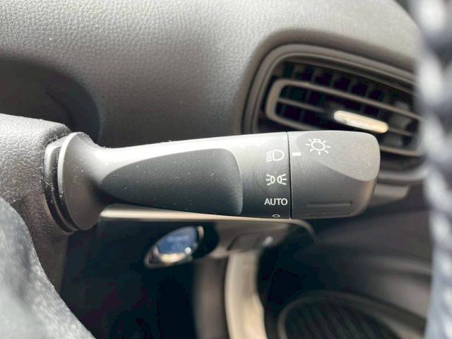 プリウス Ｓ　ナビ　ＥＴＣ　突被害軽減ブレーキ　クルーズコントロール　純正アルミホイール　電子パーキング　オートライト　スマートキー　ステアリングスイッチ　オートハイビーム　横滑り防止機能　オートエアコン（35枚目）