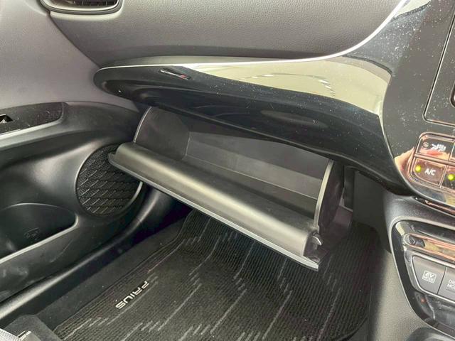 プリウス Ｓ　ナビ　ＥＴＣ　突被害軽減ブレーキ　クルーズコントロール　純正アルミホイール　電子パーキング　オートライト　スマートキー　ステアリングスイッチ　オートハイビーム　横滑り防止機能　オートエアコン（40枚目）