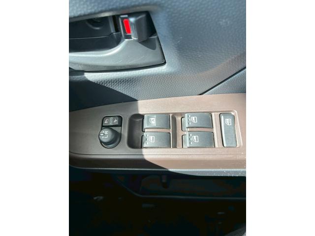 ルーミー G S ナビ 両側電動スライドドア 衝突被害軽減ブレーキ スマートキー 電動格納式ミラー アイドリングストップ 横滑り防止機能 オートエアコン オートライト ステアリングスイッチ(38枚目)