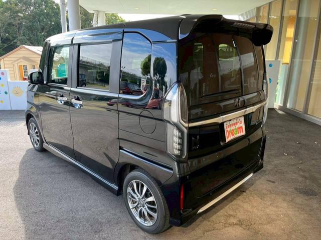 Ｎ－ＢＯＸカスタム Ｌ　ディスプレイオーディオ　ＨｏｎｄａＳＥＮＳＩＮＧ　片側電動スライドドア　純正アルミホイール　アダプティブクルーズコントロール　スマートキー　シートヒーター　ステアリングスイッチ　シートバックテーブル（13枚目）