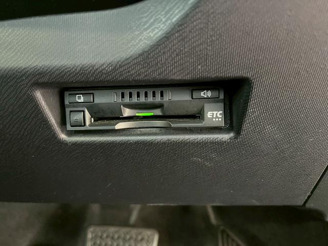 アクア Sスタイルブラック ナビ ETC 衝突被害軽減ブレーキ レーンキープアシスト オートハイビーム スマートキー オートライト 電動格納式ミラー 横滑り防止機能 オートエアコン(6枚目)