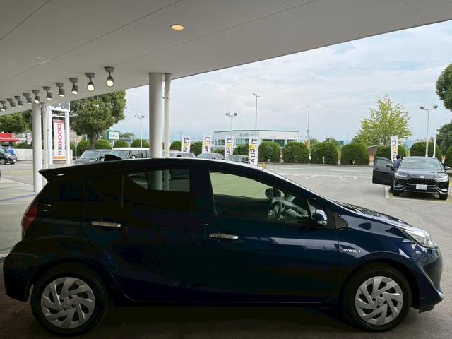 アクア Sスタイルブラック ナビ ETC 衝突被害軽減ブレーキ レーンキープアシスト オートハイビーム スマートキー オートライト 電動格納式ミラー 横滑り防止機能 オートエアコン(10枚目)