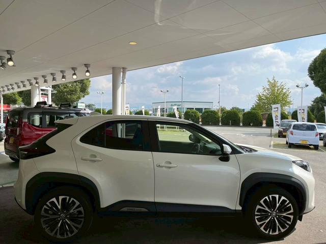 ヤリスクロス ハイブリッドZ 純正ディスプレイオーディオ コネクテッドナビ対応 全方位カメラ ETC AppleCarPlay 純正アルミホイール 衝突被害軽減ブレーキ 追従型クルーズコントロール シートヒーター 電子パーキング(11枚目)