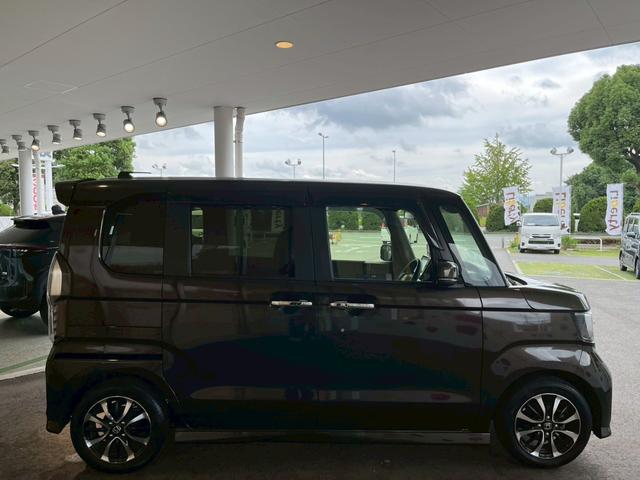 Ｎ－ＢＯＸカスタム Ｇ　Ｌ　ＨｏｎｄａＳＥＮＳＩＮＧ　Ｇ　Ｌ　ＨｏｎｄａＳＥＮＳＩＮＧ純正ナビ　バックカメラ　片側電動スライド　衝突被害軽減ブレーキ　アダプティブクルーズコントロール　純正アルミホイール　ＬＥＤヘッドライト　フォグライト　スマートキー（12枚目）