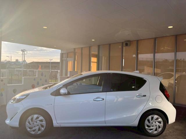 アクア Sスタイルブラック 純正ナビ バックカメラ 衝突被害軽減ブレーキ レーンキープアシスト スマートキー 電動格納式ミラー オートハイビーム 横滑り防止機能 マニュアルレベリング機能(11枚目)