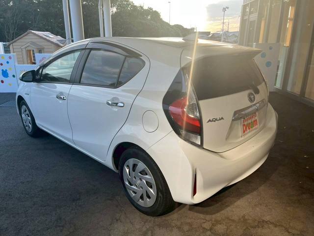 アクア Sスタイルブラック 純正ナビ バックカメラ 衝突被害軽減ブレーキ レーンキープアシスト スマートキー 電動格納式ミラー オートハイビーム 横滑り防止機能 マニュアルレベリング機能(12枚目)