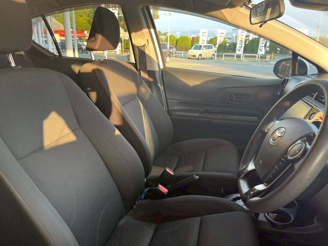 アクア Sスタイルブラック 純正ナビ バックカメラ 衝突被害軽減ブレーキ レーンキープアシスト スマートキー 電動格納式ミラー オートハイビーム 横滑り防止機能 マニュアルレベリング機能(23枚目)