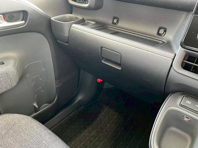 シエンタ Ｚ　コネクトナビ対応ディスプレイオーディオ　全方位カメラ　ＥＴＣ　両側電動スライドドア　衝突被害軽減ブレーキ　アダプティブクルーズコントロール　ＬＥＤヘッドライト　前席シートヒーター　ロールサンシェード（41枚目）