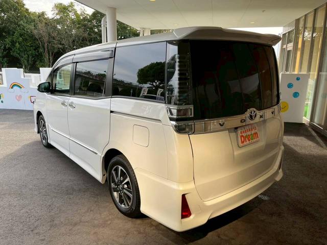 ヴォクシー ＺＳ　煌　ナビ　バックカメラ　ＥＴＣ　両側電動スライドドア　衝突被害軽減ブレーキ　レーンキープアシスト　純正アルミホイール　スマートキー　アイドリングストップ　オートハイビーム（13枚目）