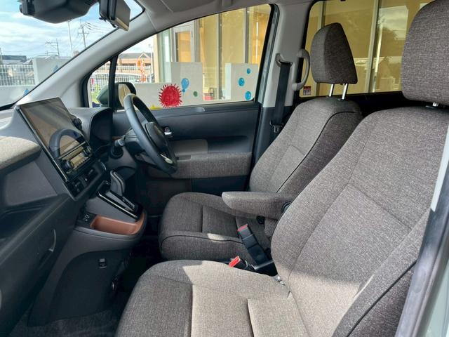 シエンタ ハイブリッドＺ　純正ディスプレイオーディオ　全周囲カメラ　後席モニター　ＥＴＣ　両側電動スライドドア　衝突被害軽減ブレーキ　アダプティブクルーズコントロール　シートヒーター　ハンドルヒーター　ＵＳＢ充電タイプＣ対応（28枚目）