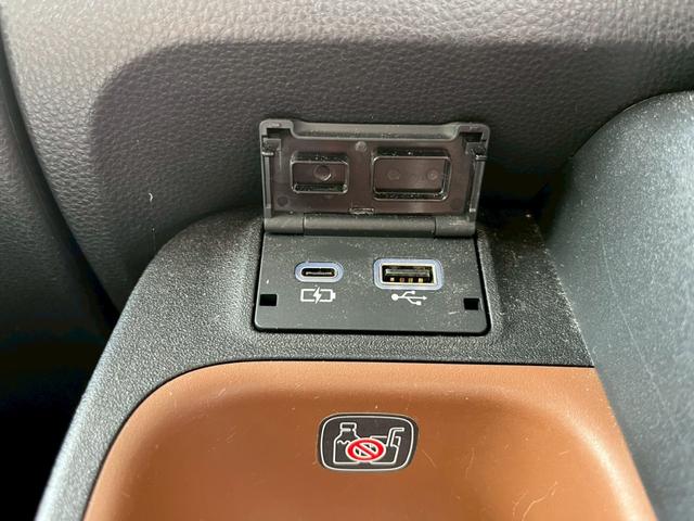 シエンタ ハイブリッドＺ　純正ディスプレイオーディオ　全周囲カメラ　後席モニター　ＥＴＣ　両側電動スライドドア　衝突被害軽減ブレーキ　アダプティブクルーズコントロール　シートヒーター　ハンドルヒーター　ＵＳＢ充電タイプＣ対応（46枚目）