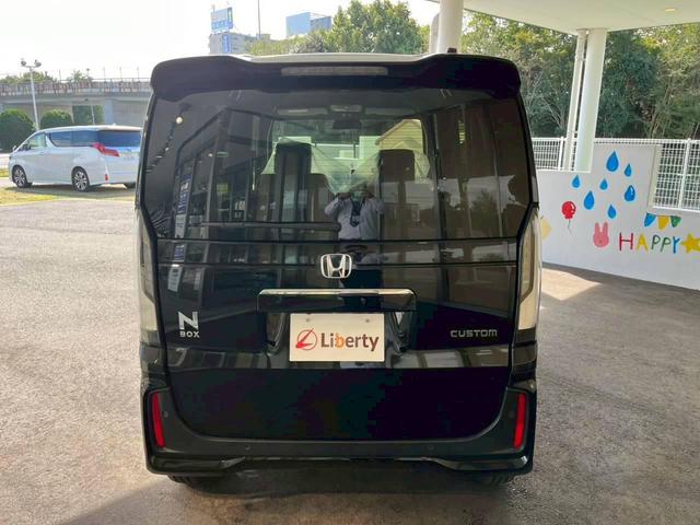 Ｎ－ＢＯＸカスタム ベースグレード　ＨｏｎｄａＳＥＮＳＩＮＧ　片側電動スライドドア　アダプティブクルーズコントロール　電子パーキング　オートブレーキホールド　純正アルミホイール　ＬＥＤヘッドライト　シートヒーター　シートバックテーブル（12枚目）