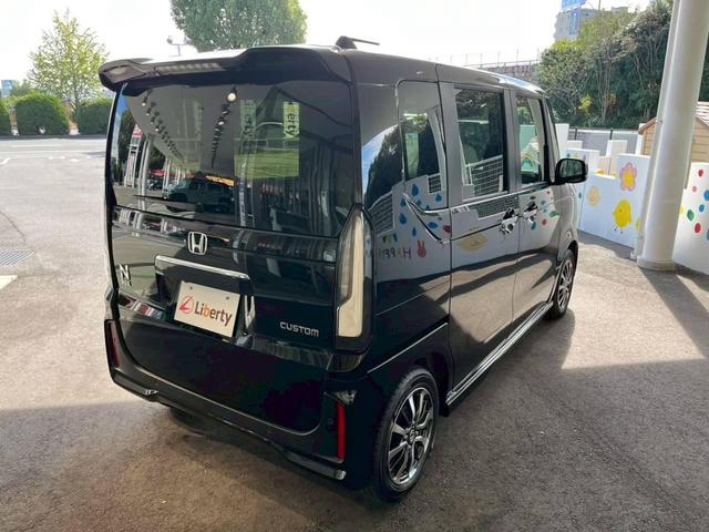 Ｎ－ＢＯＸカスタム ベースグレード　ＨｏｎｄａＳＥＮＳＩＮＧ　片側電動スライドドア　アダプティブクルーズコントロール　電子パーキング　オートブレーキホールド　純正アルミホイール　ＬＥＤヘッドライト　シートヒーター　シートバックテーブル（13枚目）