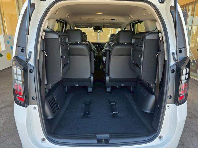 フリード エアー EX 登録済未使用車 両側電動スライドドア HondaSENSING アダプティブクルーズコントロール 純正アルミホイール 前席シートヒーター 電子パーキング オートブレーキホールド ロールサンシェード(15枚目)