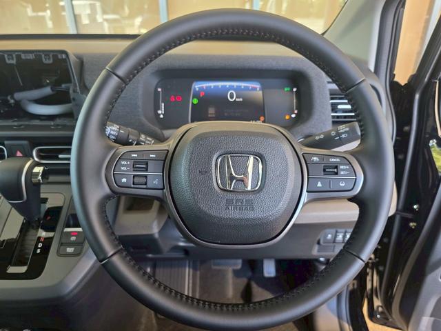 フリード エアー　ＥＸ　登録済未使用車　両側電動スライドドア　ＨｏｎｄａＳＥＮＳＩＮＧ　アダプティブクルーズコントロール　純正アルミホイール　前席シートヒーター　電子パーキング　オートブレーキホールド　ロールサンシェード（32枚目）