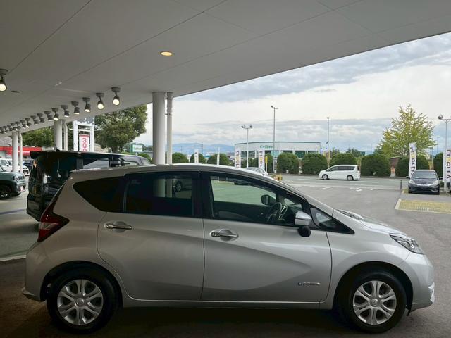 ノート e-パワー B ETC オーディオ 衝突被害軽減ブレーキ レーンキープアシスト スマートキー 横滑り防止機能 マニュアルレベリング機能 電動格納式ミラー オートエアコン アクセサリーソケット(9枚目)