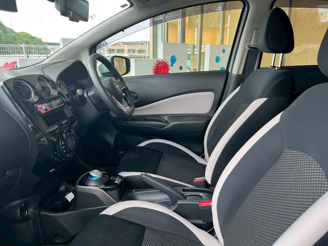 ノート e-パワー B ETC オーディオ 衝突被害軽減ブレーキ レーンキープアシスト スマートキー 横滑り防止機能 マニュアルレベリング機能 電動格納式ミラー オートエアコン アクセサリーソケット(24枚目)