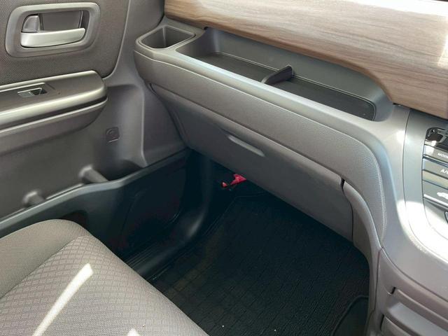 フリード G ナビ バックカメラ Bluetooth ETC HondaSENSING 両側電動スライドドア クルーズコントロール シートヒーター スマートキー ステアリングスイッチ ロールサンシェード USB充電(43枚目)