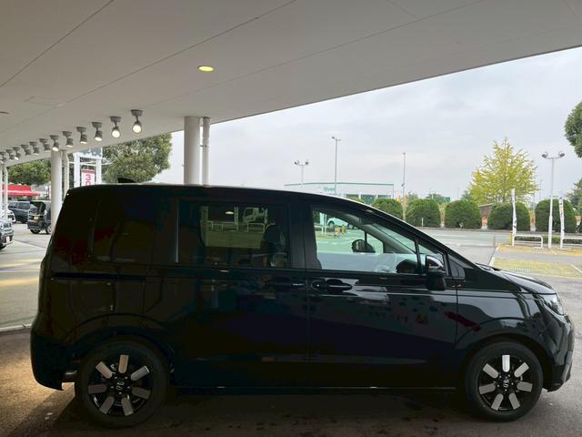 フリード e:HEVエアー EX 登録済未使用車 両側電動スライドドア HondaSENSING 純正アルミホイール アダプティブクルーズコントロール 禁煙車 電子パーキング オートブレーキホールド シートヒーター 電動格納式ミラー(9枚目)