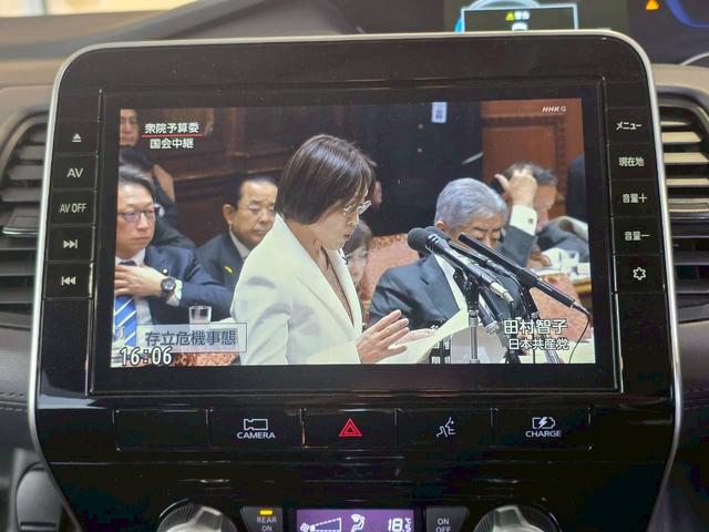 セレナ e-パワー ハイウェイスターV 純正ナビ 全方位カメラ ETC 両側電動スライドドア クルーズコントロール 純正アルミホイール 衝突被害軽減ブレーキ 電子パーキング オートブレーキホールド ステアリングスイッチ シートバックテーブル(6枚目)