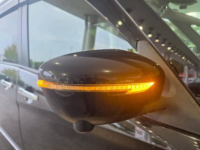 セレナ e-パワー ハイウェイスターV 純正ナビ 全方位カメラ ETC 両側電動スライドドア クルーズコントロール 純正アルミホイール 衝突被害軽減ブレーキ 電子パーキング オートブレーキホールド ステアリングスイッチ シートバックテーブル(17枚目)