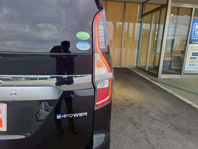 セレナ e-パワー ハイウェイスターV 純正ナビ 全方位カメラ ETC 両側電動スライドドア クルーズコントロール 純正アルミホイール 衝突被害軽減ブレーキ 電子パーキング オートブレーキホールド ステアリングスイッチ シートバックテーブル(19枚目)