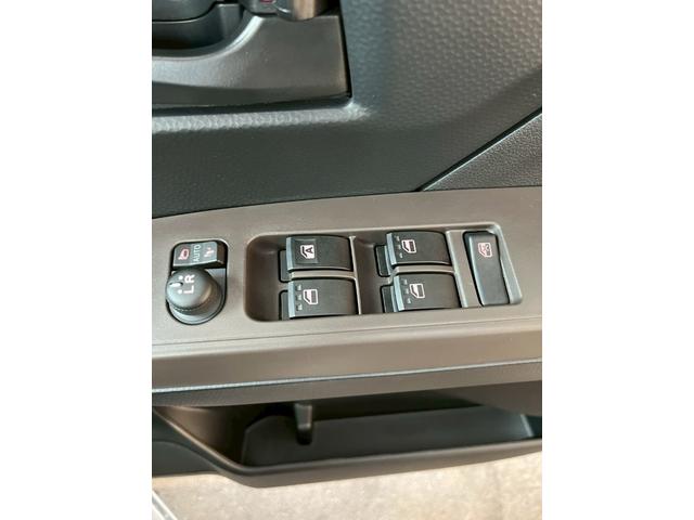 ルーミー G 純正ナビ バックカメラ Bluetooth接続 両側電動スライドドア 衝突被害軽減ブレーキ パーキングセンサー ステアリングスイッチ 前席シートヒーター シートバックテーブル USB充電 スマートキー(45枚目)