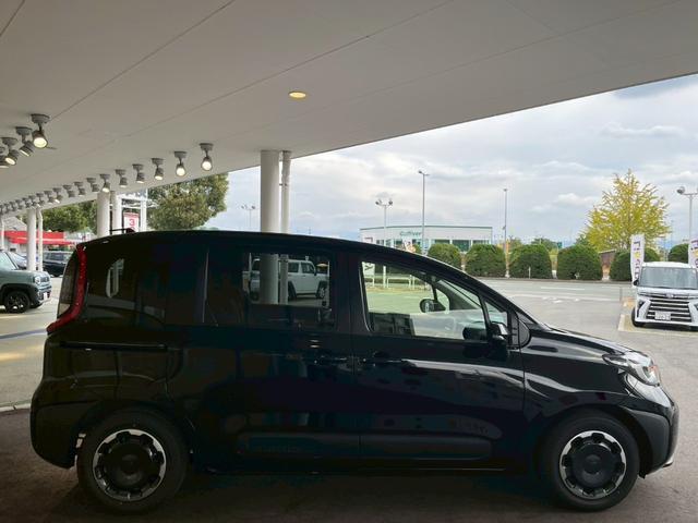 シエンタ ハイブリッドＺ　フルフラットシート　エアバック　キーレスエントリー　イモビライザー　ナビ　バックモニター　ＬＥＤヘッドライト　横滑り防止　スマートキー　ＵＳＢ（11枚目）