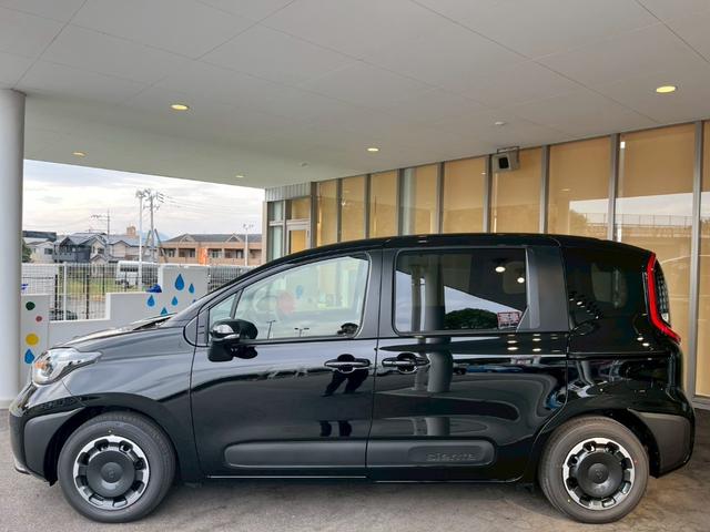 シエンタ ハイブリッドＺ　フルフラットシート　エアバック　キーレスエントリー　イモビライザー　ナビ　バックモニター　ＬＥＤヘッドライト　横滑り防止　スマートキー　ＵＳＢ（12枚目）