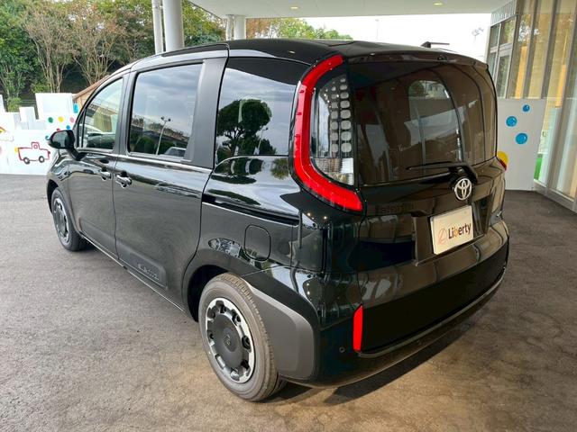 シエンタ ハイブリッドＺ　フルフラットシート　エアバック　キーレスエントリー　イモビライザー　ナビ　バックモニター　ＬＥＤヘッドライト　横滑り防止　スマートキー　ＵＳＢ（13枚目）