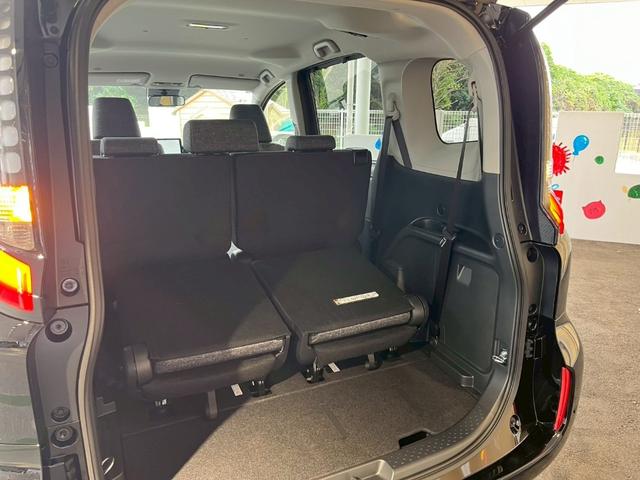 シエンタ ハイブリッドＺ　フルフラットシート　エアバック　キーレスエントリー　イモビライザー　ナビ　バックモニター　ＬＥＤヘッドライト　横滑り防止　スマートキー　ＵＳＢ（18枚目）