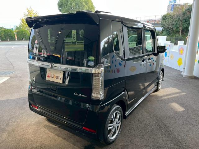 Ｎ－ＢＯＸカスタム Ｇ・Ｌパッケージ　アイドリングストップ車　ナビ・ＴＶ　フルフラットシート　スマキ－　フロントベンチシート　パワーウィンドウ　盗難防止システム　オートエアコン　パワステ　キーレスエントリー　ワンセグ　両席エアバック（15枚目）