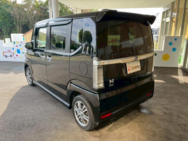 Ｎ－ＢＯＸカスタム Ｇ・Ｌパッケージ　アイドリングストップ車　ナビ・ＴＶ　フルフラットシート　スマキ－　フロントベンチシート　パワーウィンドウ　盗難防止システム　オートエアコン　パワステ　キーレスエントリー　ワンセグ　両席エアバック（17枚目）