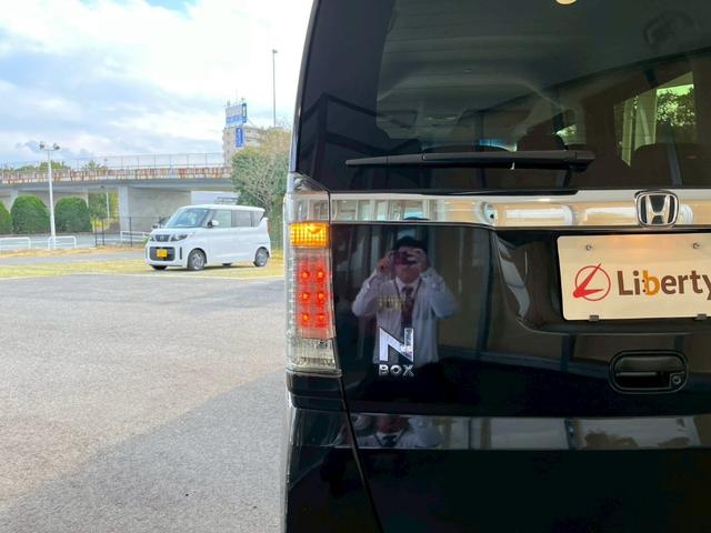 Ｎ－ＢＯＸカスタム Ｇ・Ｌパッケージ　アイドリングストップ車　ナビ・ＴＶ　フルフラットシート　スマキ－　フロントベンチシート　パワーウィンドウ　盗難防止システム　オートエアコン　パワステ　キーレスエントリー　ワンセグ　両席エアバック（23枚目）