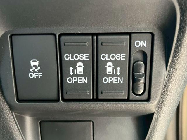 フリード クロスター クリアランスソナー オートクルーズコントロール レーンアシスト 衝突被害軽減システム 両側電動スライドドア オートライト LEDヘッドランプ スマートキー 電動格納ミラー シートヒーター 3列シート(5枚目)