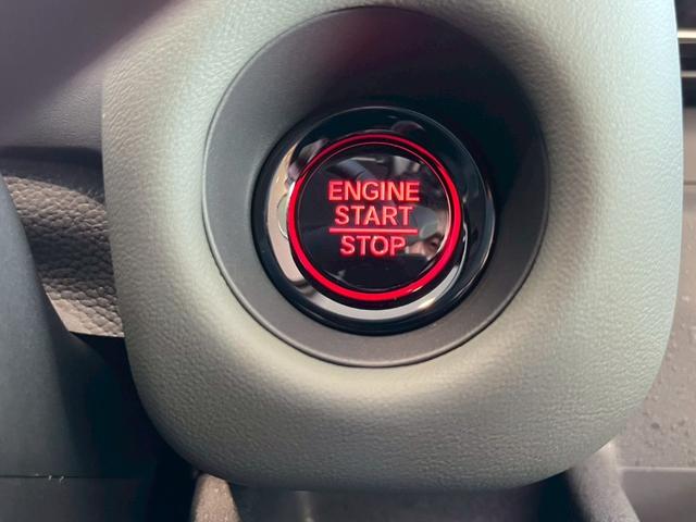 フリード クロスター クリアランスソナー オートクルーズコントロール レーンアシスト 衝突被害軽減システム 両側電動スライドドア オートライト LEDヘッドランプ スマートキー 電動格納ミラー シートヒーター 3列シート(11枚目)