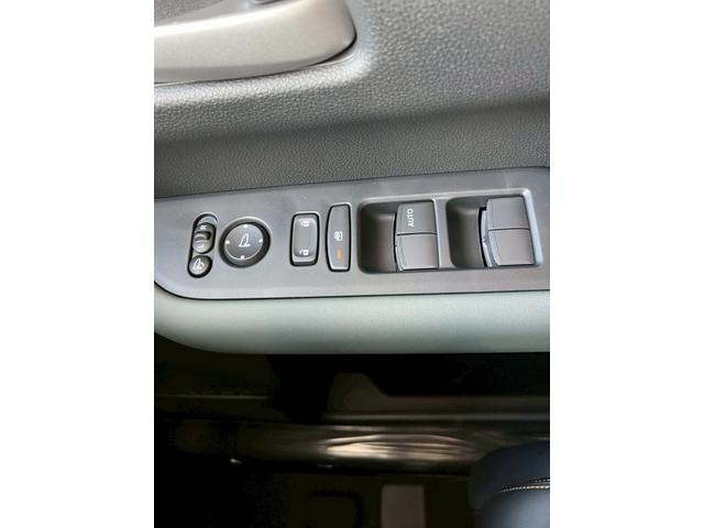 フリード クロスター クリアランスソナー オートクルーズコントロール レーンアシスト 衝突被害軽減システム 両側電動スライドドア オートライト LEDヘッドランプ スマートキー 電動格納ミラー シートヒーター 3列シート(14枚目)