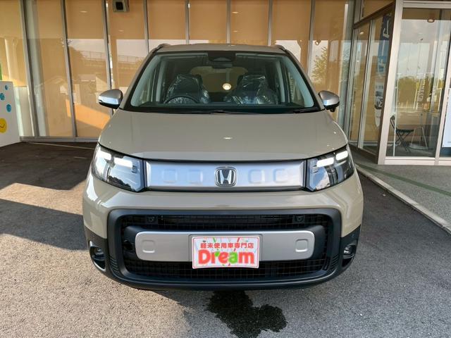 フリード クロスター クリアランスソナー オートクルーズコントロール レーンアシスト 衝突被害軽減システム 両側電動スライドドア オートライト LEDヘッドランプ スマートキー 電動格納ミラー シートヒーター 3列シート(16枚目)