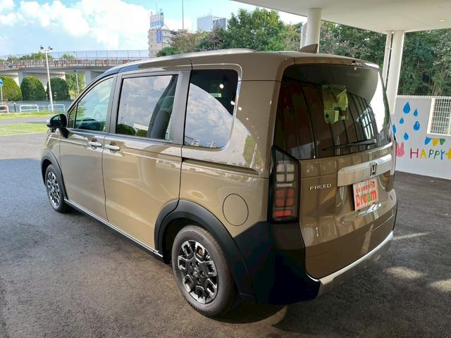 フリード クロスター クリアランスソナー オートクルーズコントロール レーンアシスト 衝突被害軽減システム 両側電動スライドドア オートライト LEDヘッドランプ スマートキー 電動格納ミラー シートヒーター 3列シート(21枚目)