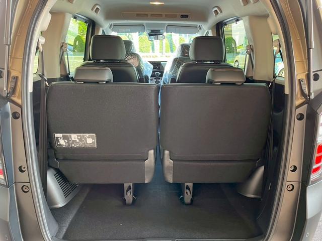 フリード クロスター クリアランスソナー オートクルーズコントロール レーンアシスト 衝突被害軽減システム 両側電動スライドドア オートライト LEDヘッドランプ スマートキー 電動格納ミラー シートヒーター 3列シート(22枚目)