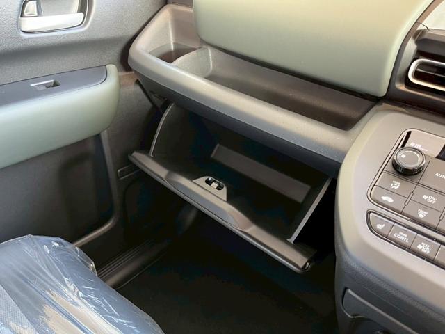 フリード クロスター クリアランスソナー オートクルーズコントロール レーンアシスト 衝突被害軽減システム 両側電動スライドドア オートライト LEDヘッドランプ スマートキー 電動格納ミラー シートヒーター 3列シート(32枚目)