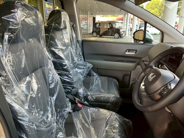 フリード クロスター クリアランスソナー オートクルーズコントロール レーンアシスト 衝突被害軽減システム 両側電動スライドドア オートライト LEDヘッドランプ スマートキー 電動格納ミラー シートヒーター 3列シート(39枚目)