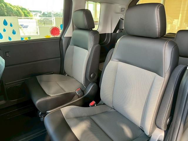 フリード クロスター クリアランスソナー オートクルーズコントロール レーンアシスト 衝突被害軽減システム 両側電動スライドドア オートライト LEDヘッドランプ スマートキー 電動格納ミラー シートヒーター 3列シート(43枚目)