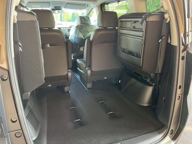 フリード クロスター クリアランスソナー オートクルーズコントロール レーンアシスト 衝突被害軽減システム 両側電動スライドドア オートライト LEDヘッドランプ スマートキー 電動格納ミラー シートヒーター 3列シート(48枚目)