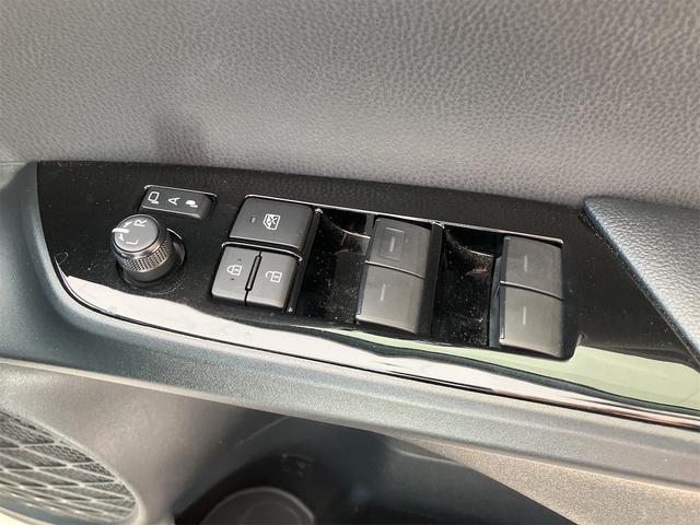 トヨタ プリウス 34枚目