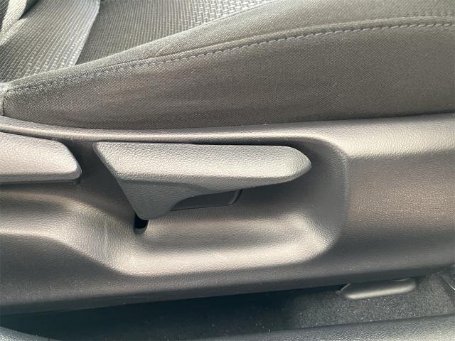 トヨタ プリウス 37枚目