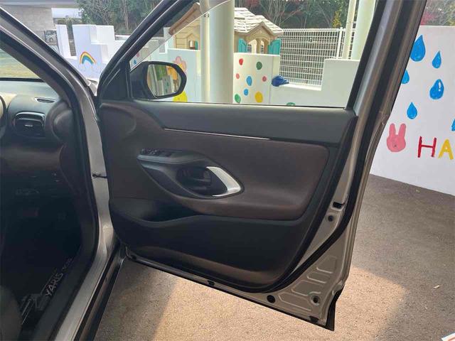 ヤリスクロス X ETC バックカメラ クリアランスソナー オートクルーズコントロール レーンアシスト 衝突被害軽減システム ナビ TV オートマチックハイビーム オートライト LEDヘッドランプ 電動リアゲート(32枚目)